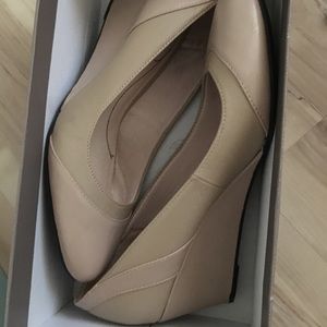 Beige tan wedges